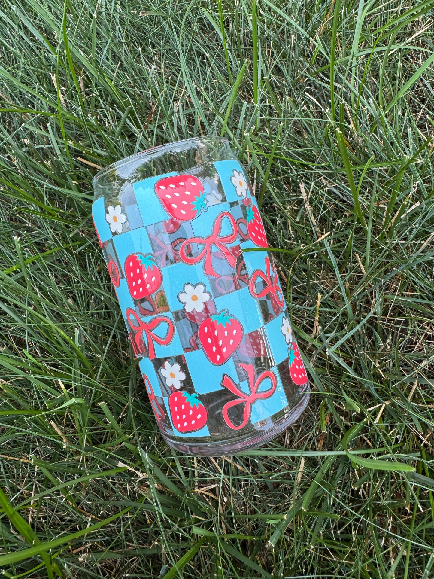 16oz- Checkered Strawberries